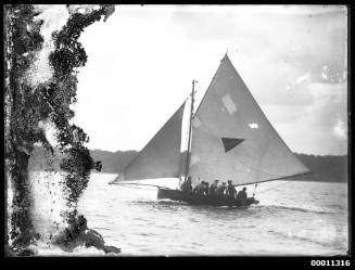 18-footer on Sydney Harbour with eight crew visible