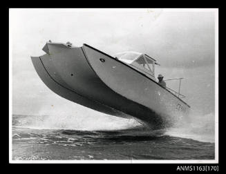 The CZ610  triple hull half cabin power boat at high speed