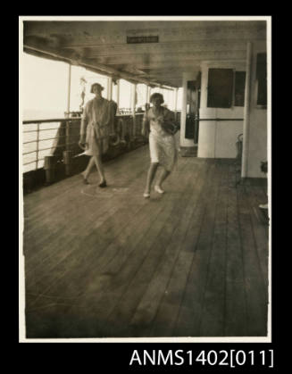 Passengers playing quoits (E & A Line)