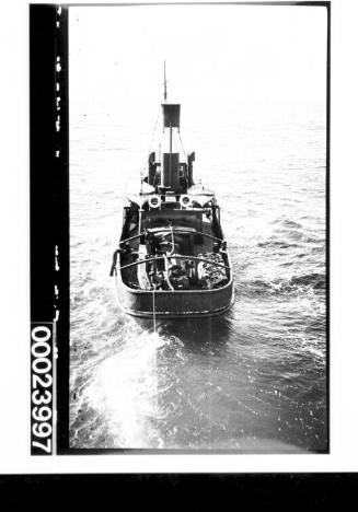 Single funnel tug boat
