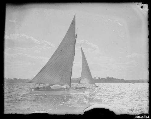 Restricted 21-foot class yacht near Royal Sydney Yacht Squadron in Kirribilli