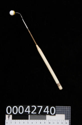 Nucleus-lifter for pearl seeding