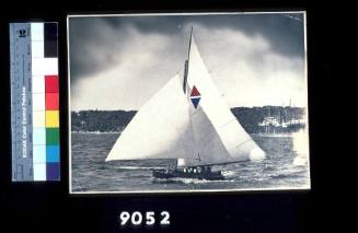 12 footer skiff BONNIE racing on Sydney Harbour