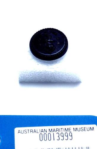 Small size Royal Naval Sailing Association uniform button